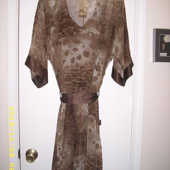 Gown with Robe - Picture 2 of 4